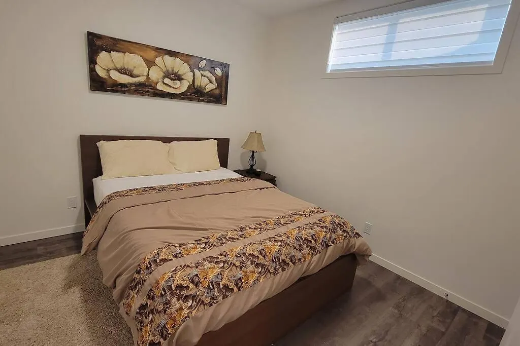 Brand New Suite In The Lakes YYC Canada