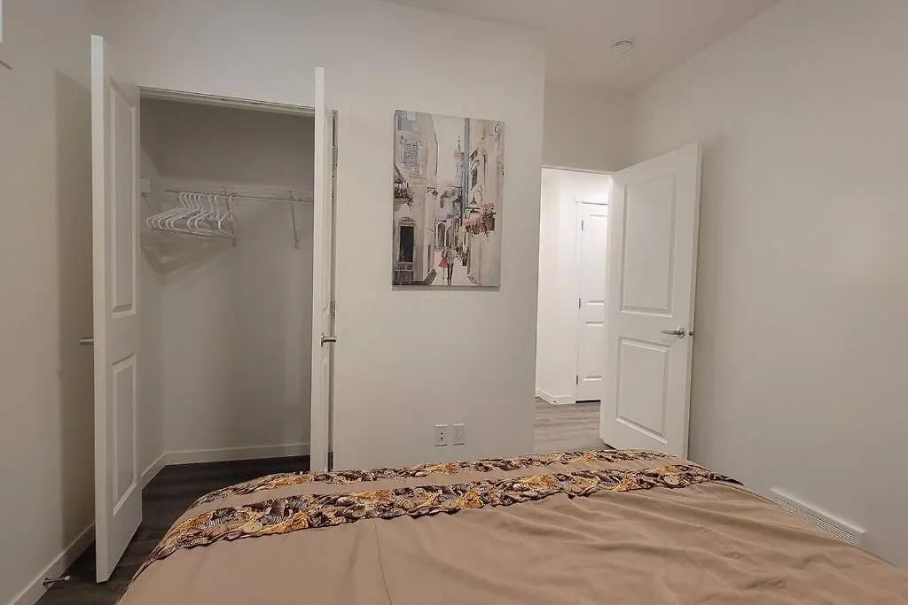 Brand New Suite In The Lakes YYC 0*,  Canada